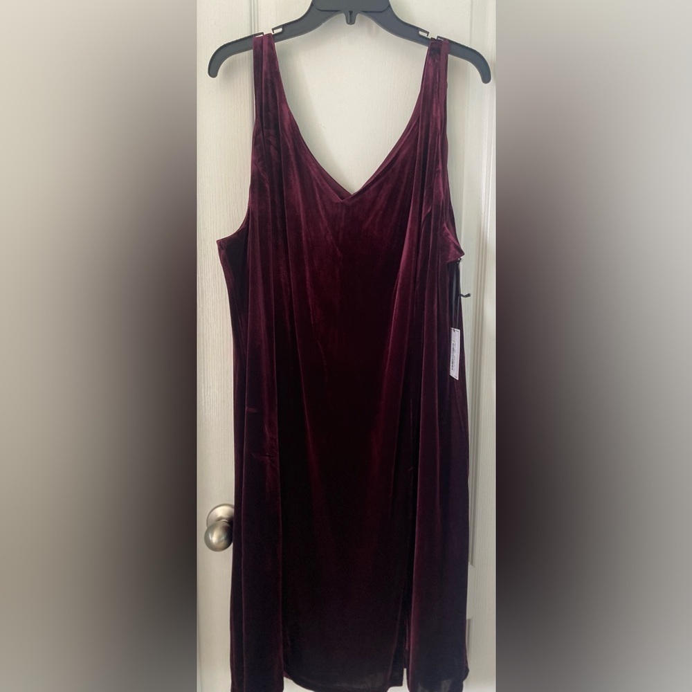 1. State v neck sleeveless velvet dress size-22W